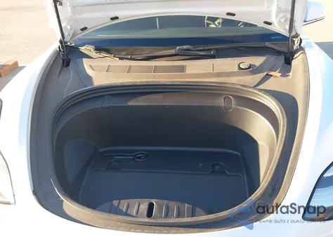 2019 Tesla Model 3 Long Range/Mid Range/Standard Range/Standard Range Plus z USA, uszkodzony, nr VIN 5YJ3E1EA3KF417560